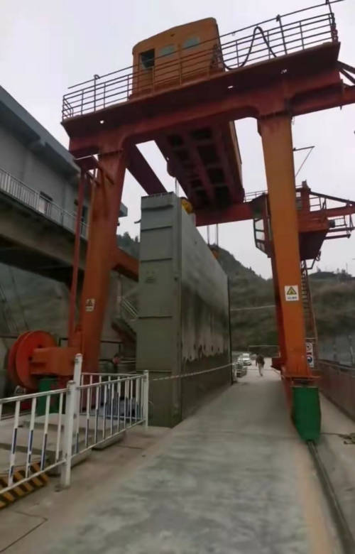 ���̰���